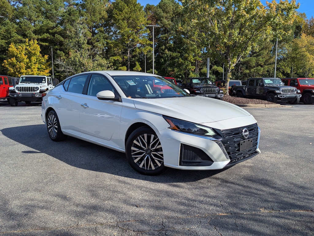 Used 2023 Nissan Altima 2.5 SV Sedan