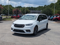 2025 Chrysler Pacifica SELECT Passenger Van