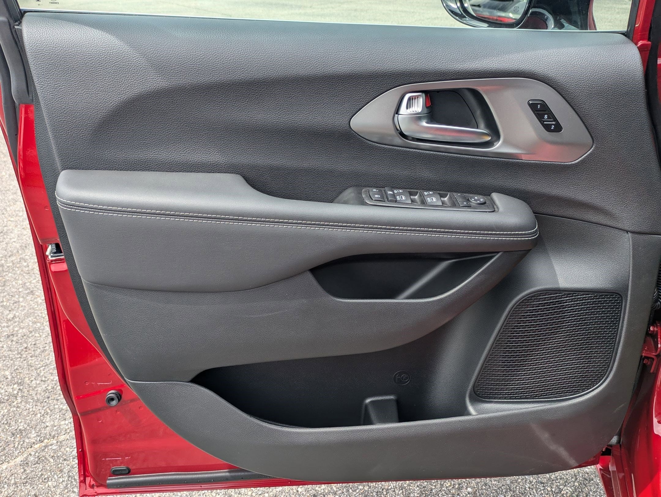 2026 Chrysler Pacifica Select - Photo 20