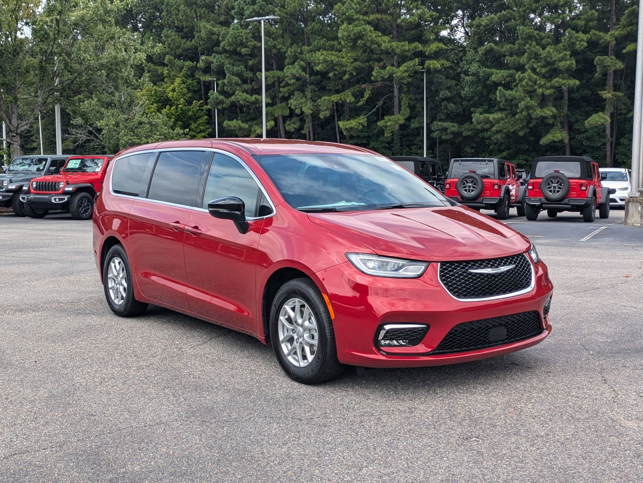 2026 Chrysler Pacifica photo 3