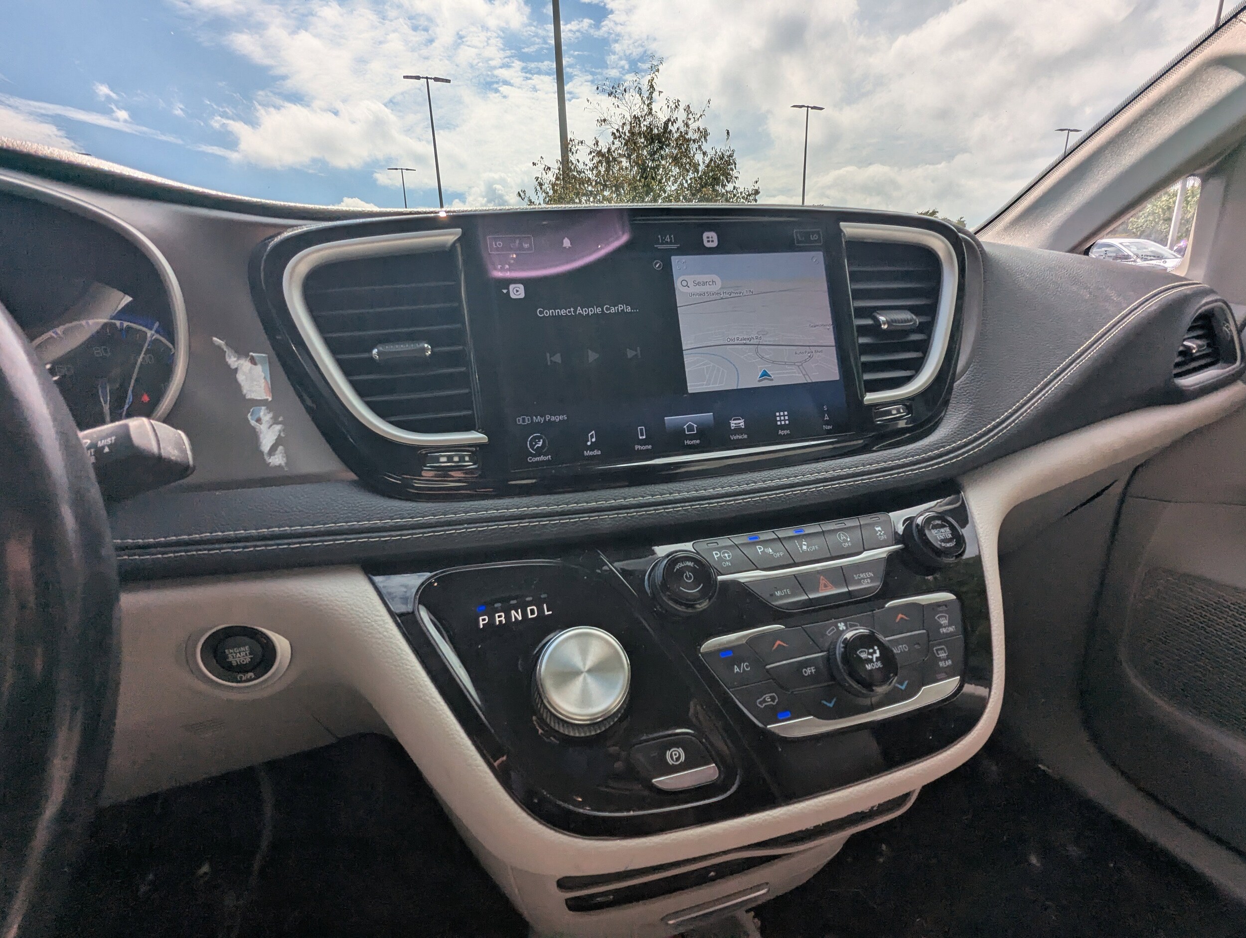 2021 Chrysler Pacifica Touring L photo 3