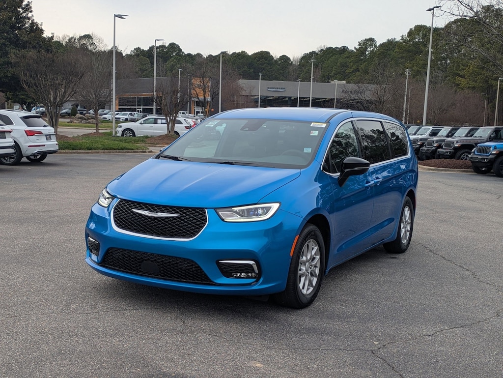 New 2026 Chrysler Pacifica SELECT Passenger Van