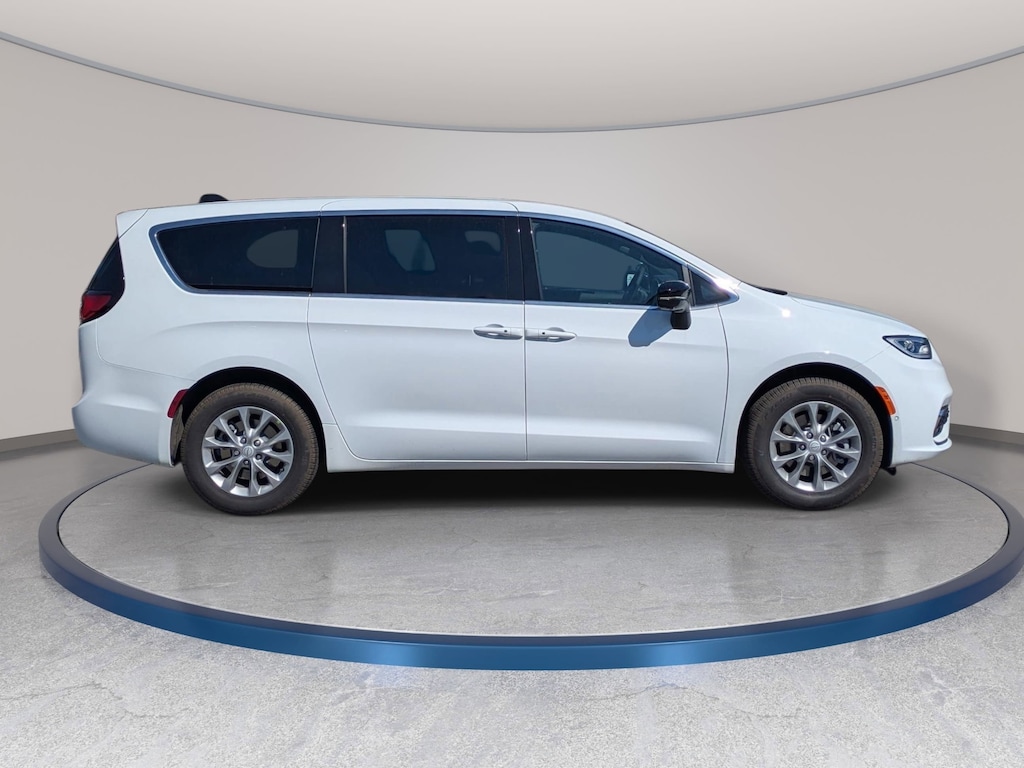 New 2026 Chrysler Pacifica SELECT AWD Passenger Van