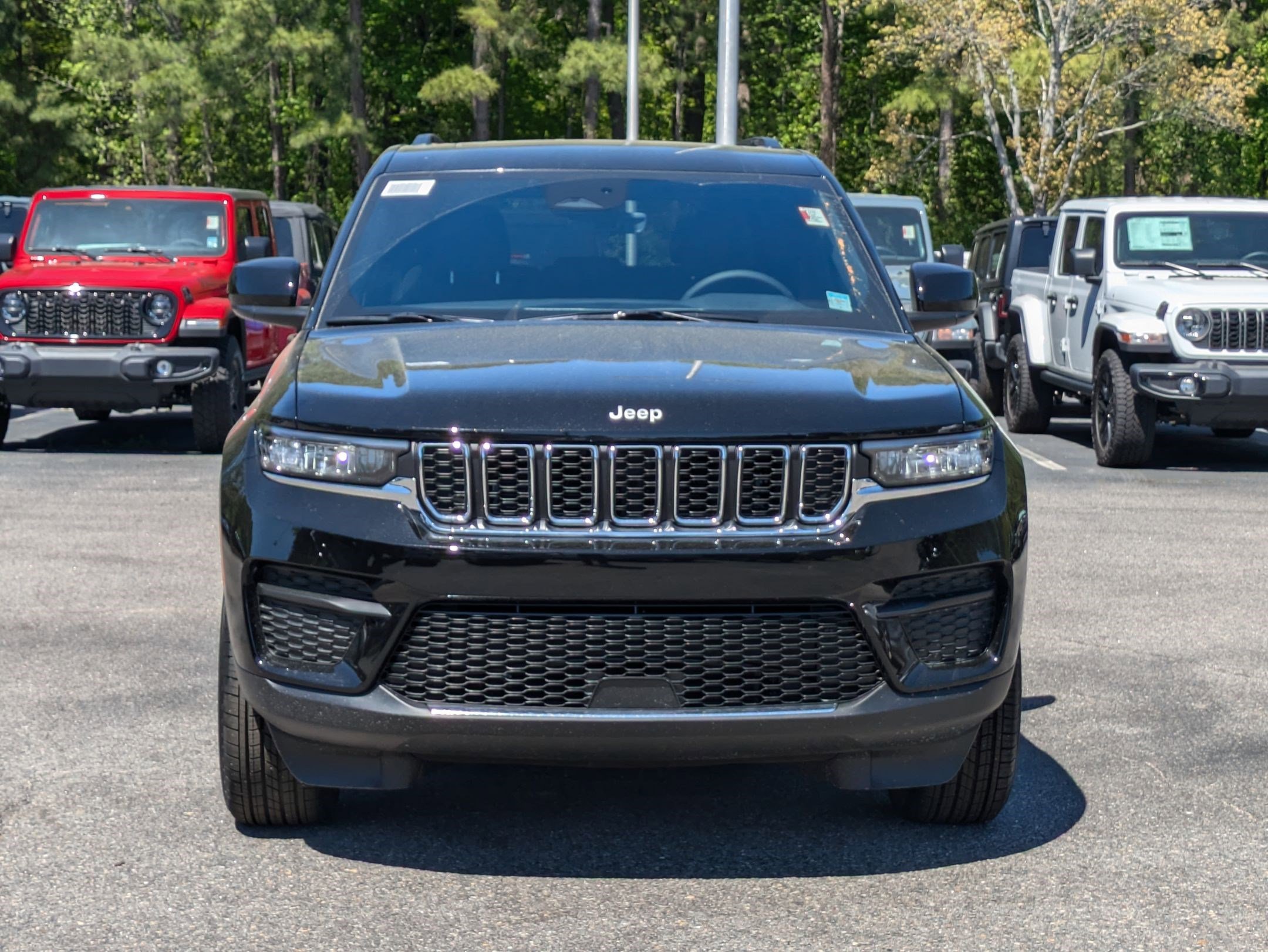 2025 Jeep Grand Cherokee Laredo X photo 2