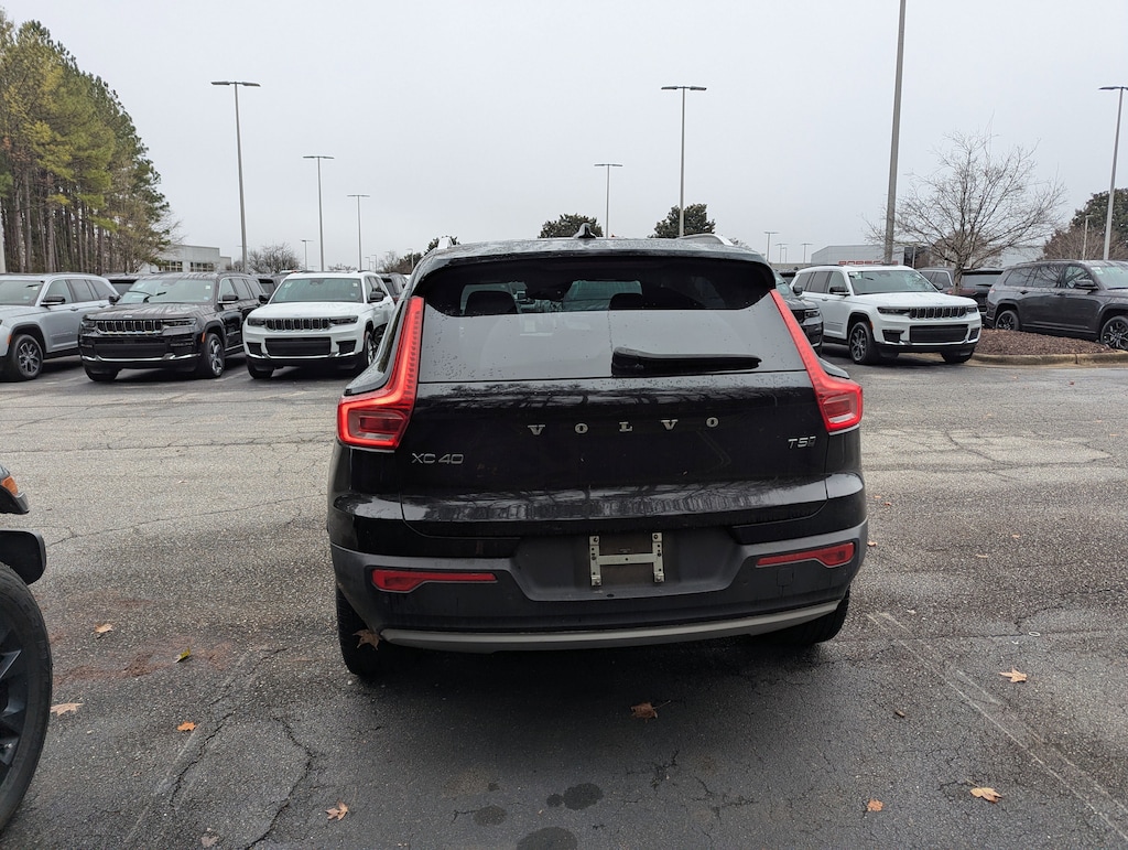 Used 2020 Volvo XC40 Momentum T5 AWD Momentum