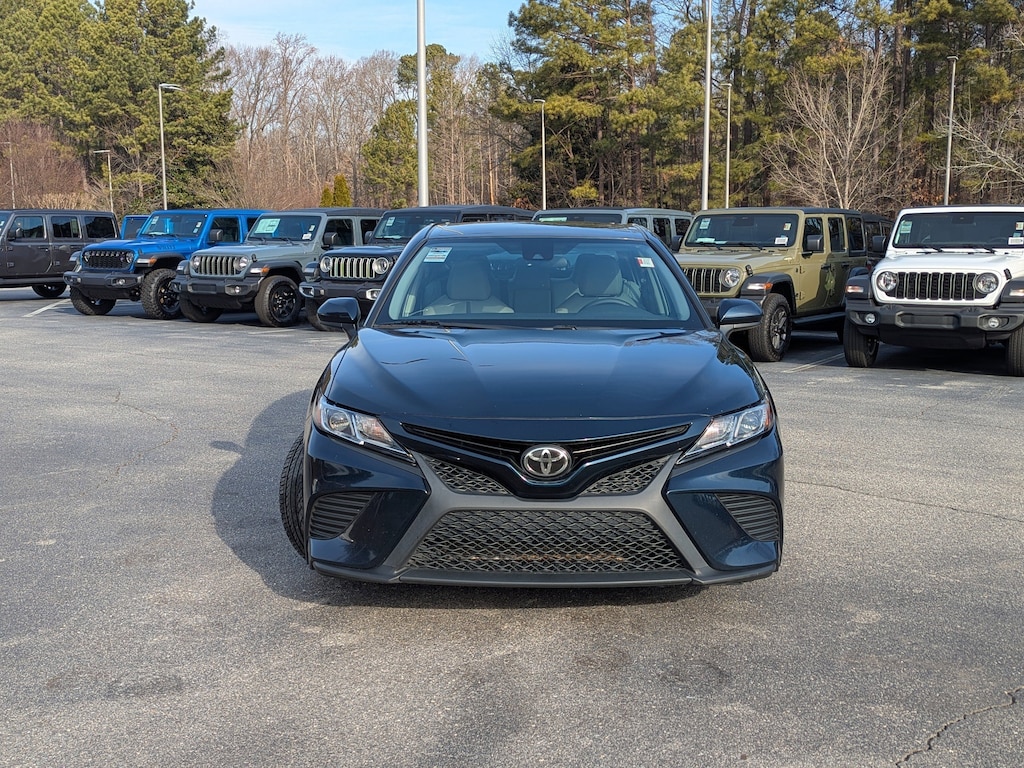 Used 2020 Toyota Camry SE SE Auto