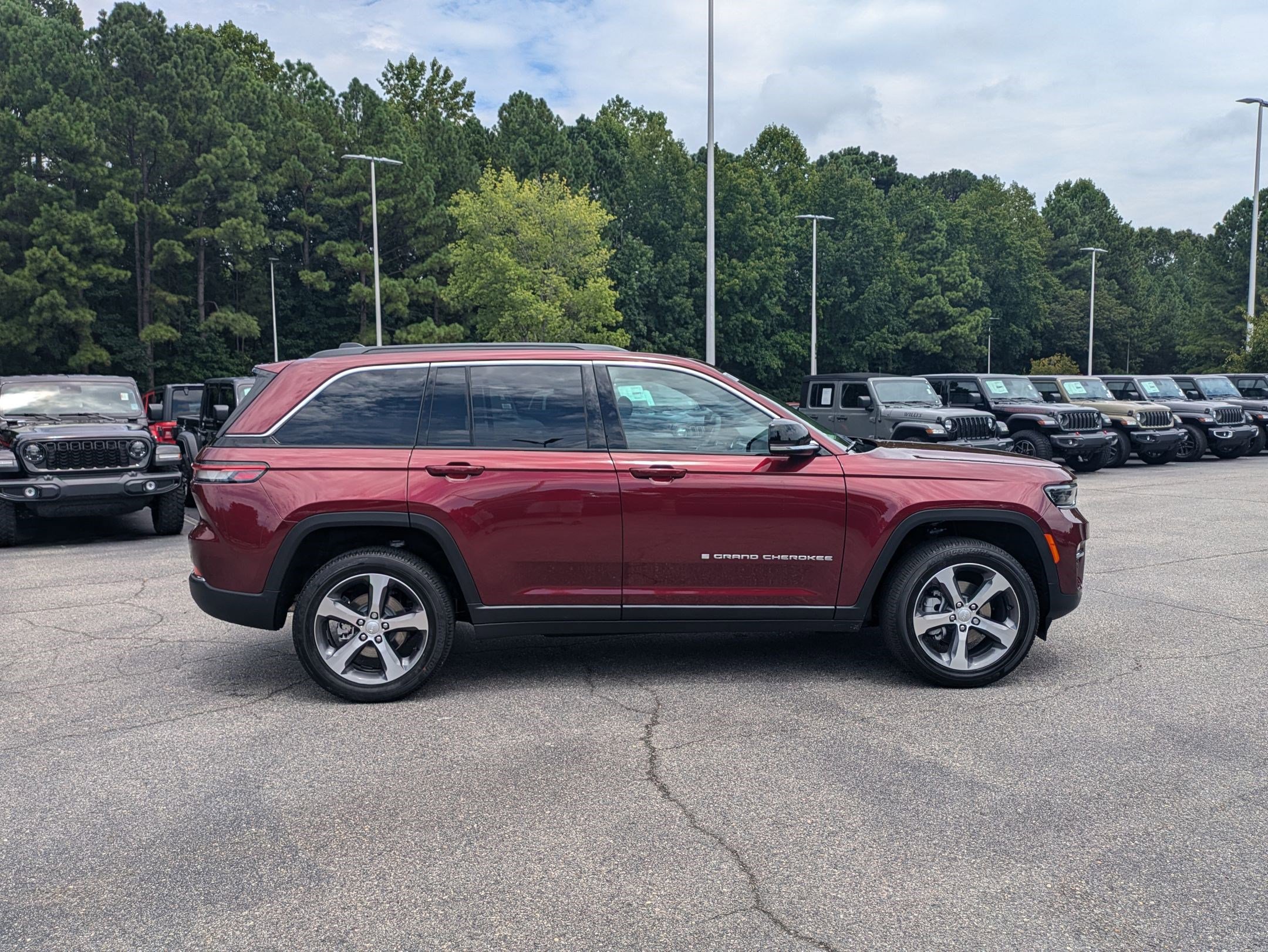 2025 Jeep Grand Cherokee Limited photo 4