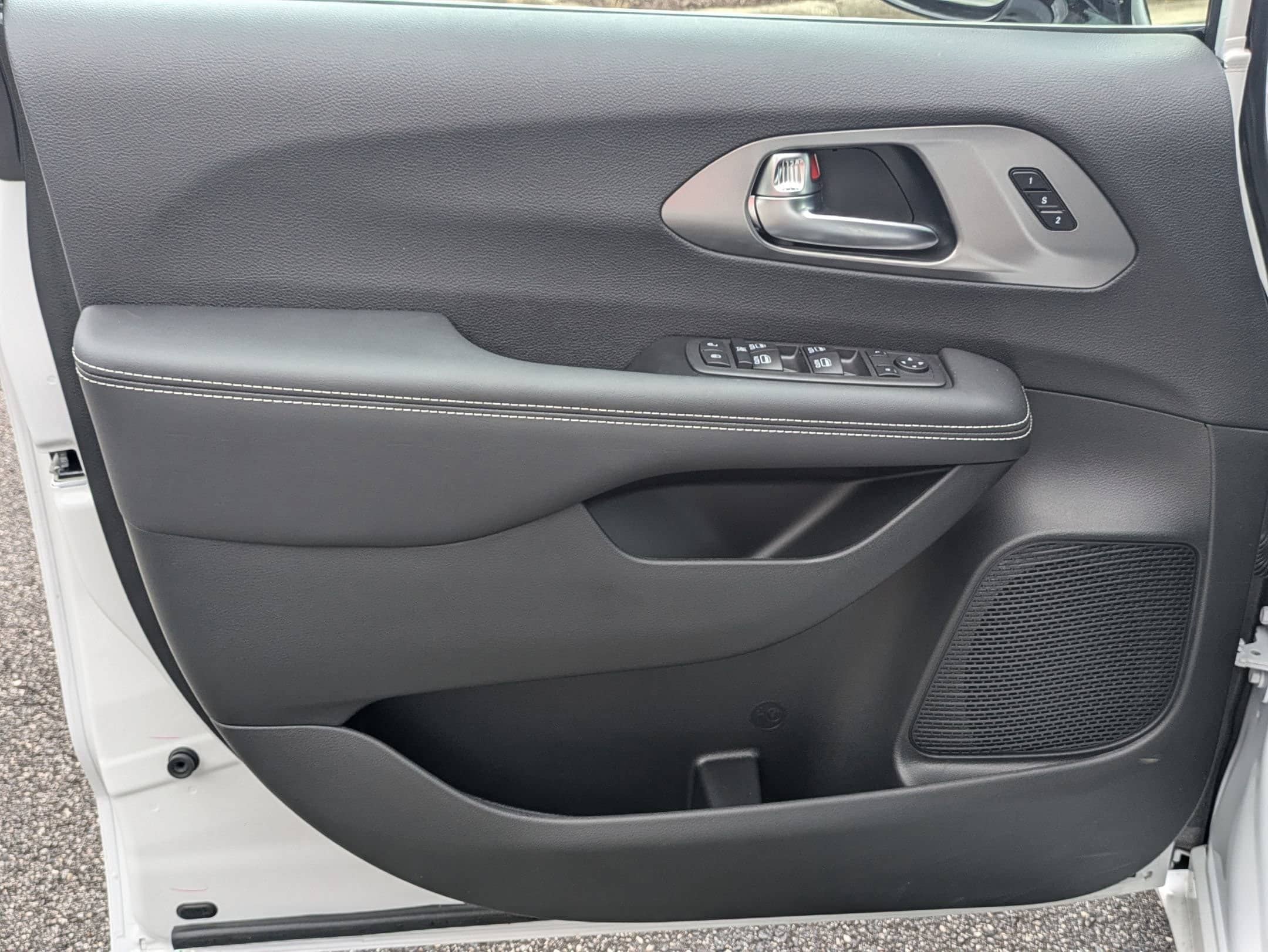 2026 Chrysler Pacifica Select - Photo 20