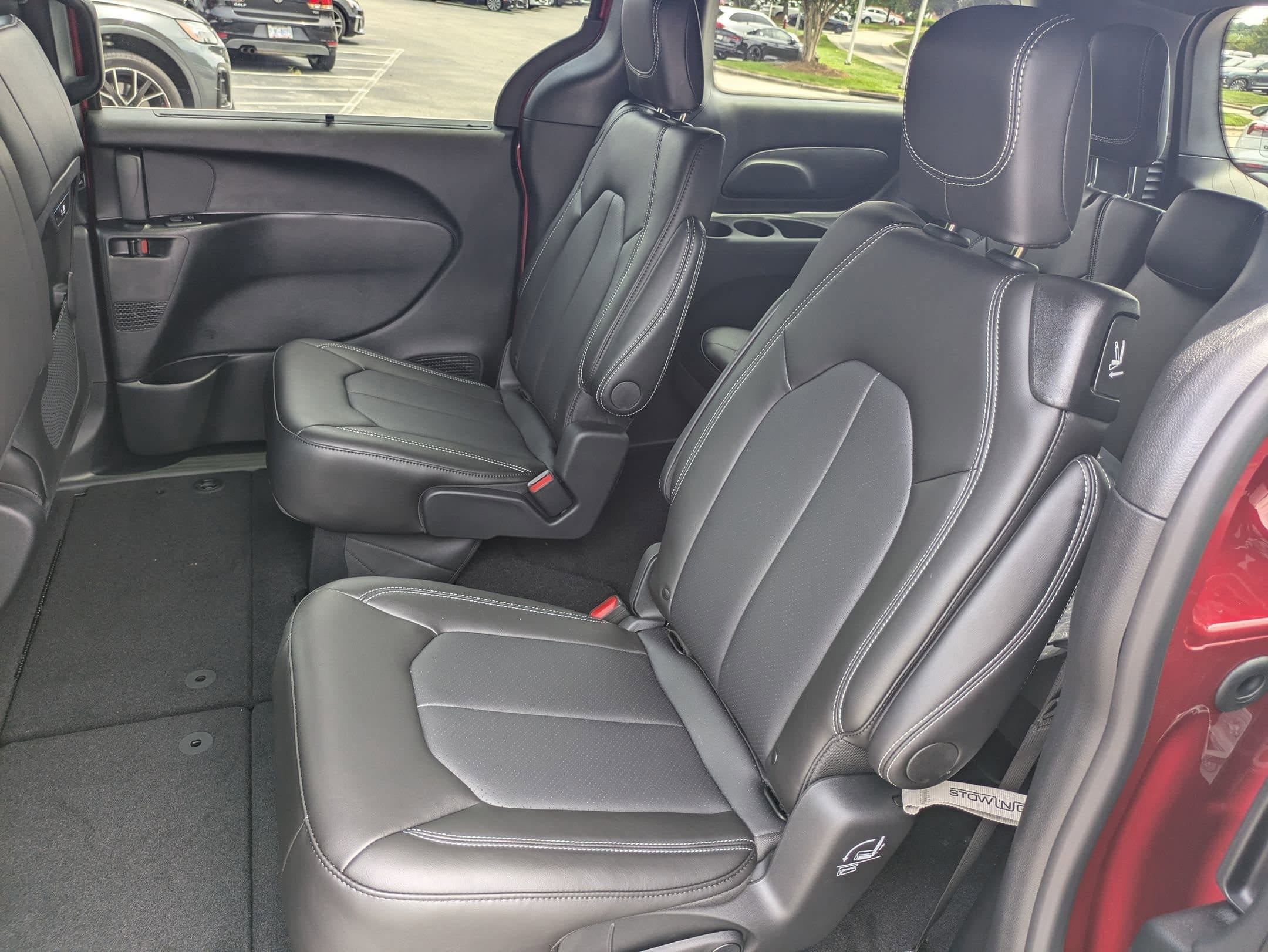 2026 Chrysler Pacifica Select - Photo 23
