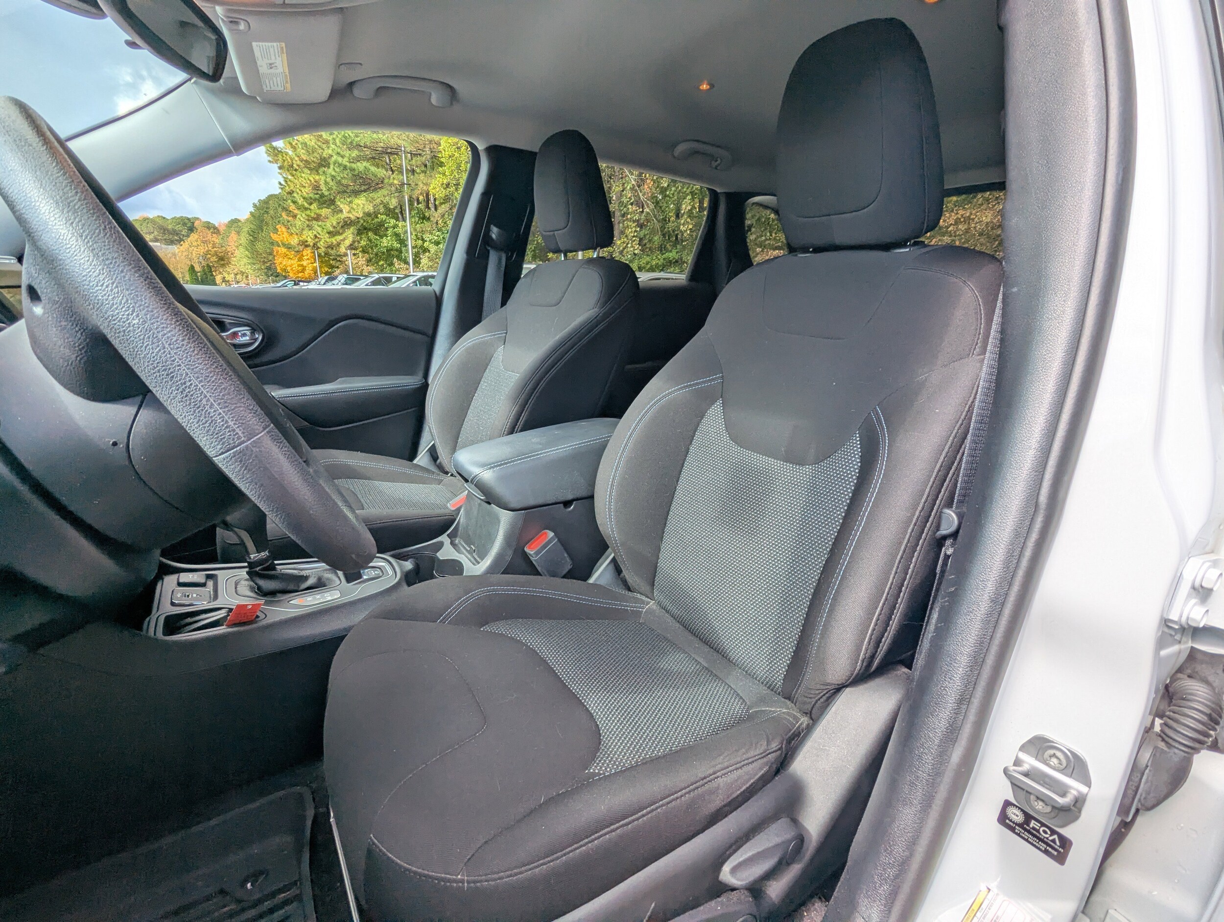 2021 Jeep Cherokee Latitude photo 2