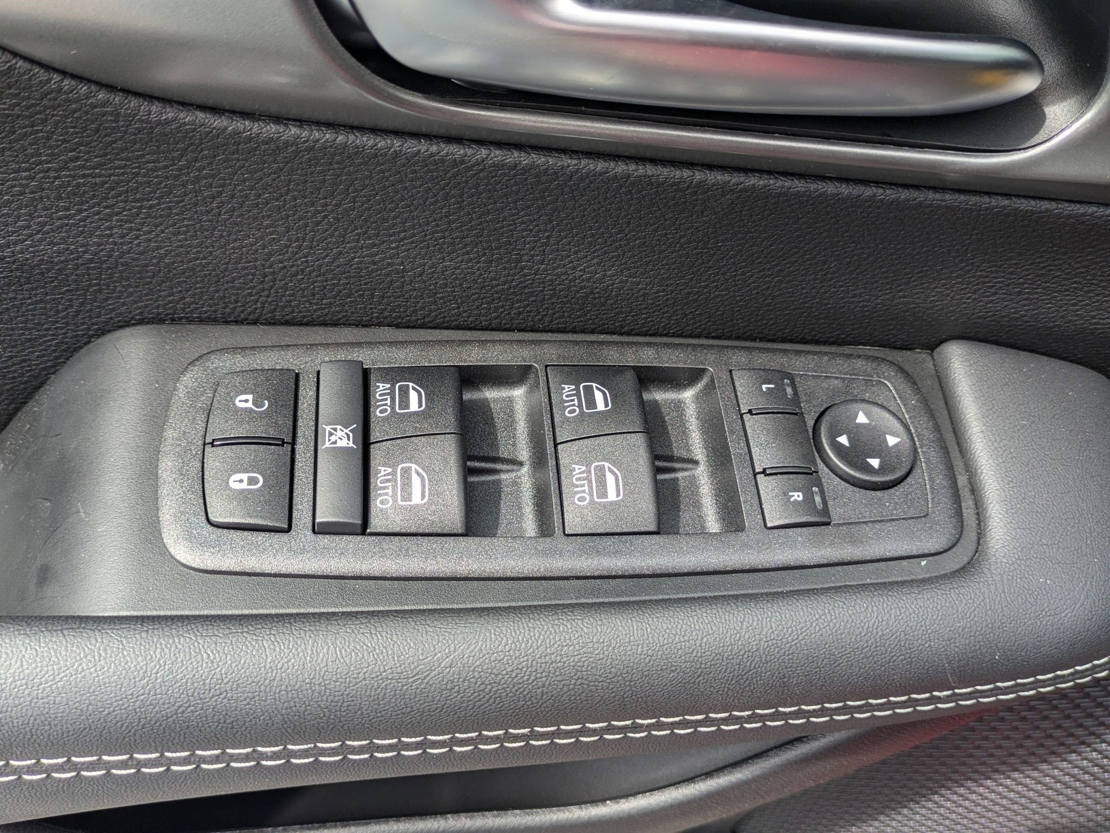 2026 Chrysler Pacifica Select - Photo 21