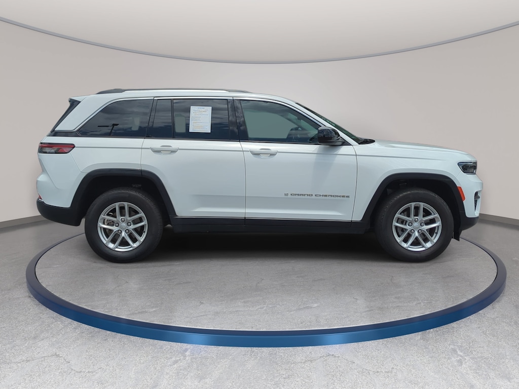 Used 2023 Jeep Grand Cherokee Laredo Laredo 4x4