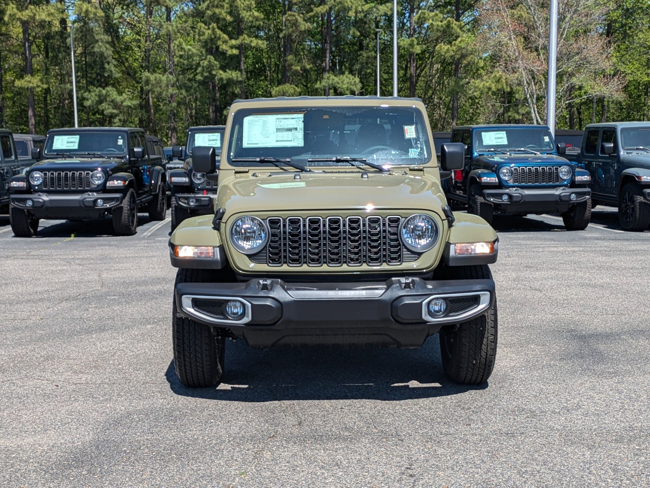 2025 Jeep Gladiator Sport S photo 2