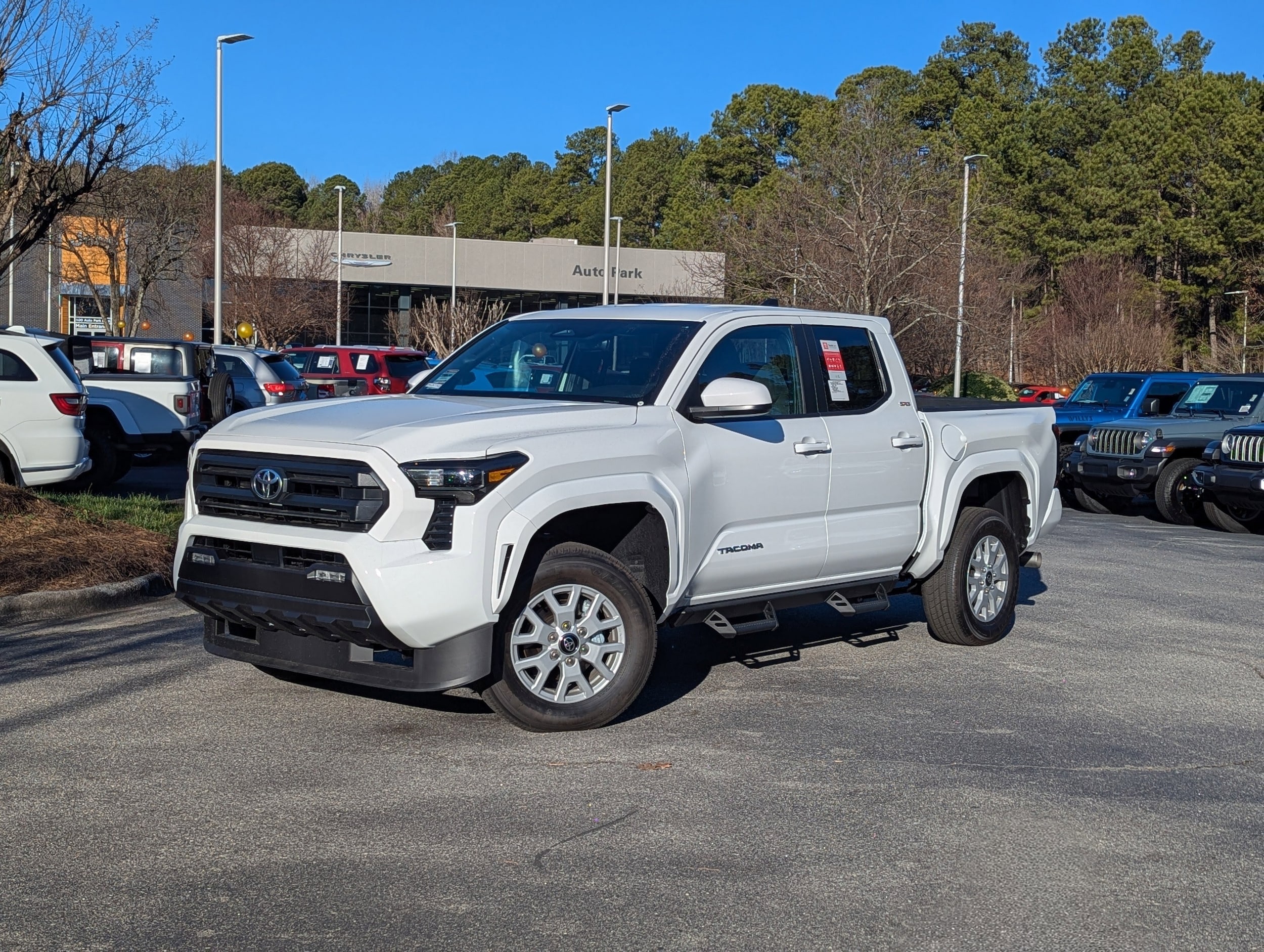 2025 Toyota Tacoma SR5's photo