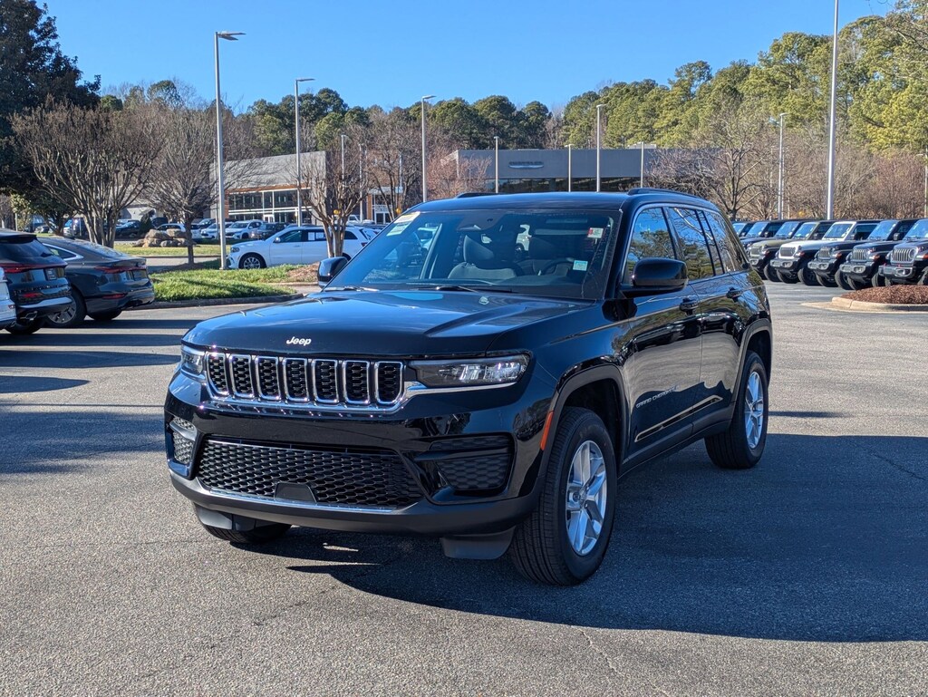 New 2025 Jeep Grand Cherokee LAREDO X 4X4 Sport Utility