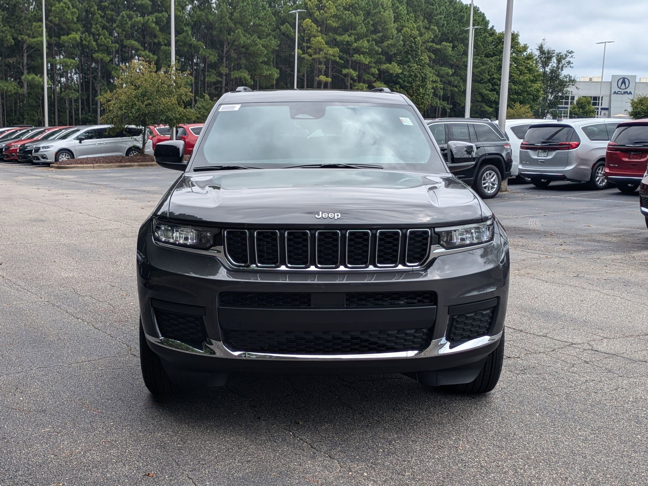 2025 Jeep Grand Cherokee Laredo photo 2