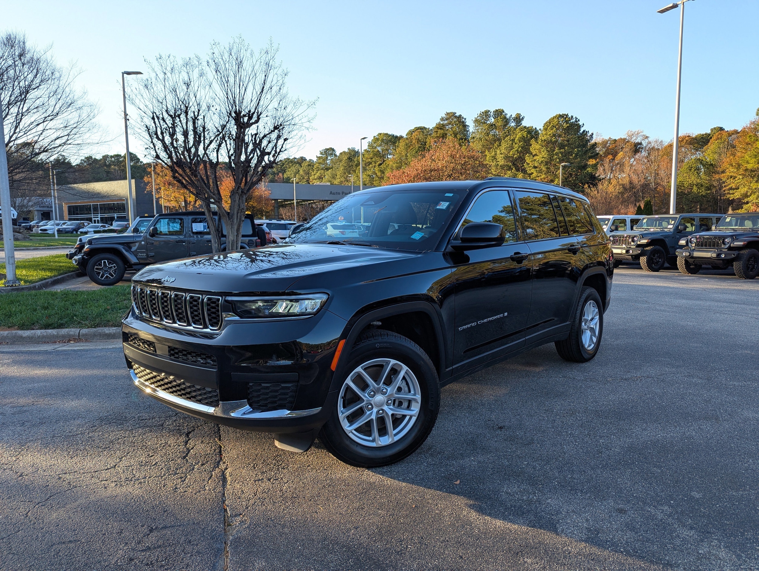 2024 Jeep Grand Cherokee L Laredo's photo
