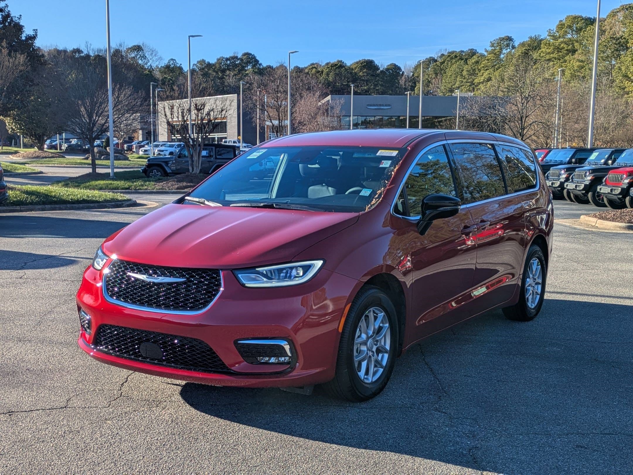 2026 Chrysler Pacifica Select's photo