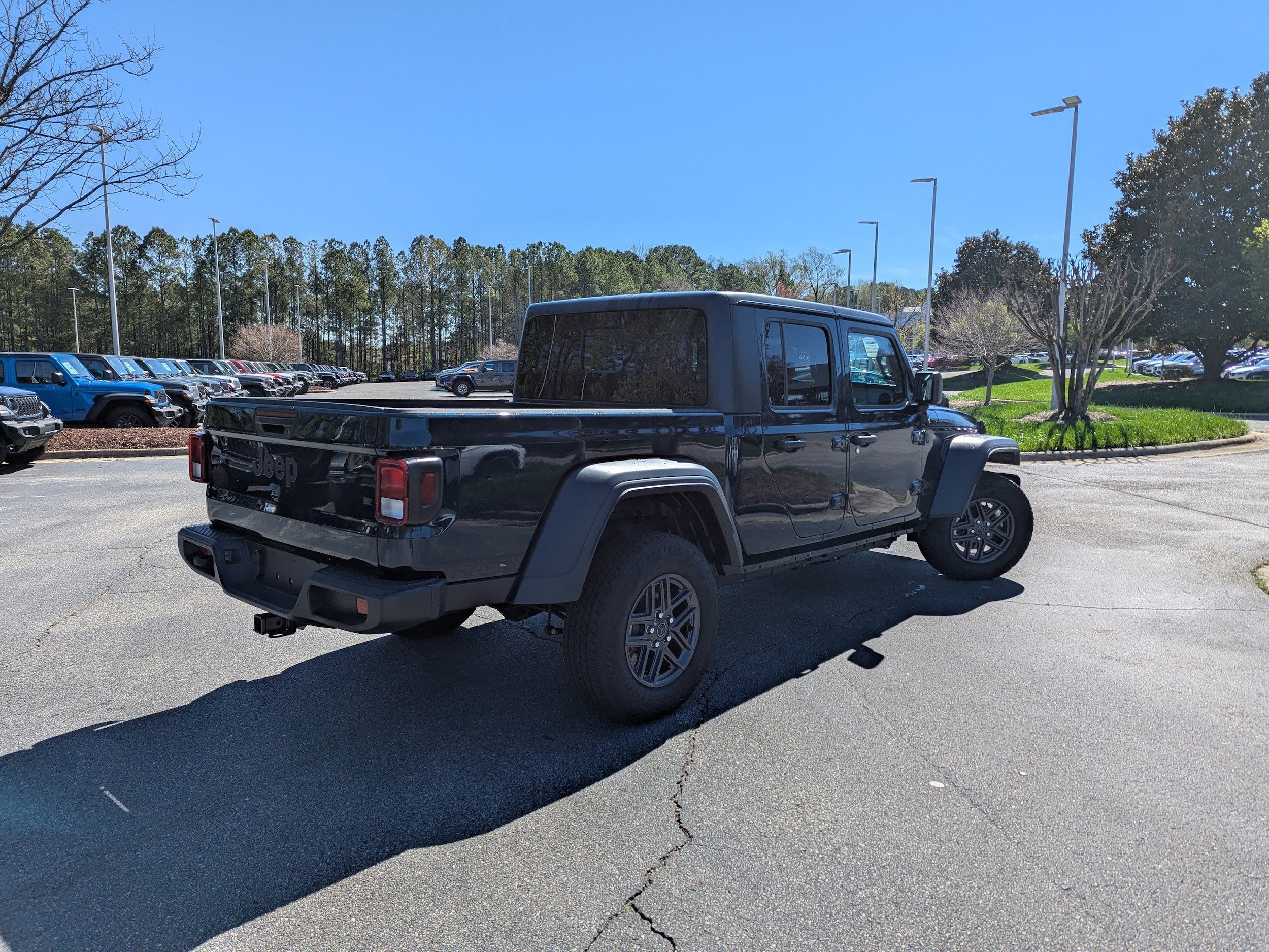 View vehicle photo 7