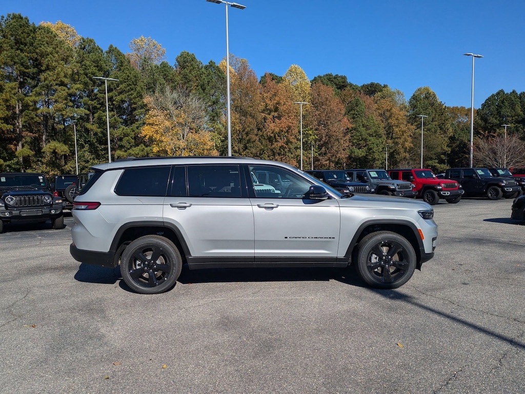 New 2025 Jeep Grand Cherokee L ALTITUDE X 4X4 Sport Utility