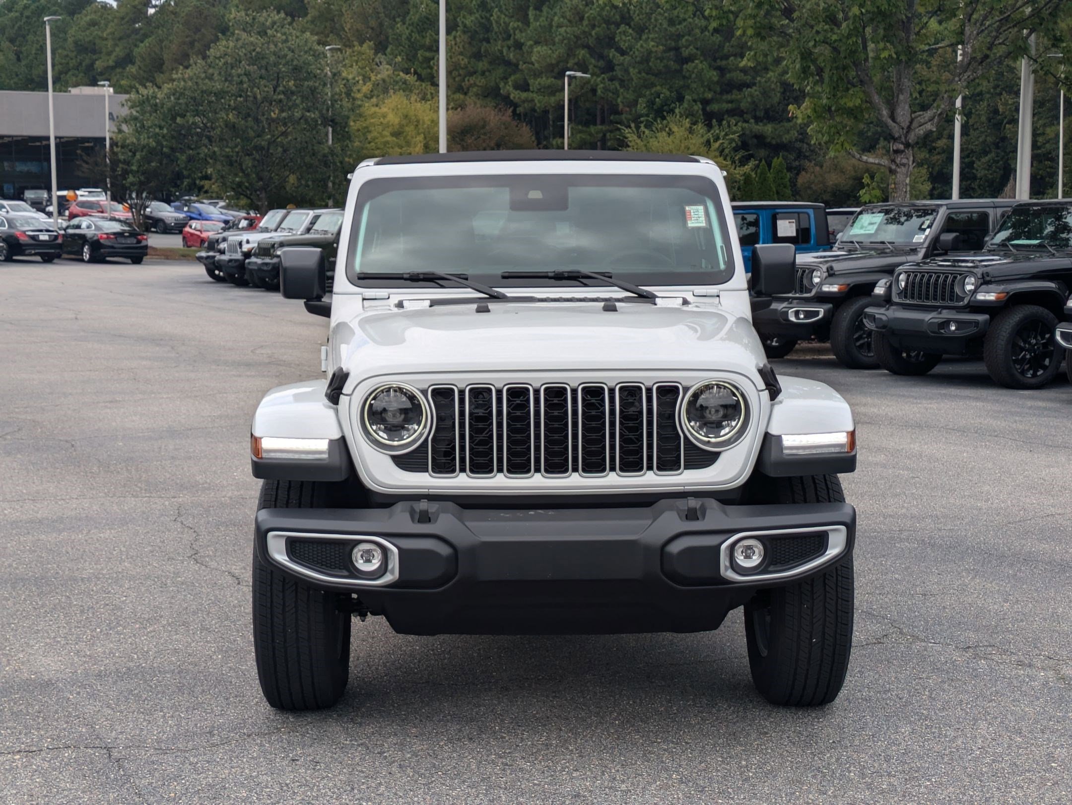 2025 Jeep Wrangler Sahara photo 2