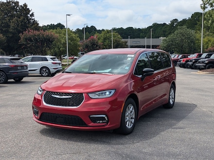 2026 Chrysler Pacifica SELECT Passenger Van