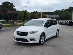 2026 Chrysler Pacifica SELECT Passenger Van