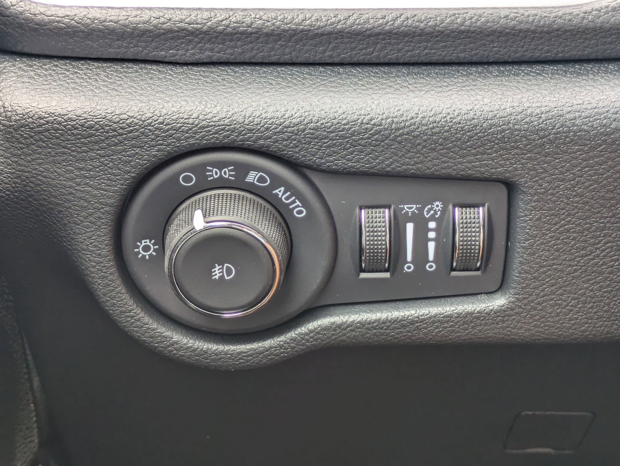 2026 Chrysler Pacifica Select - Photo 17