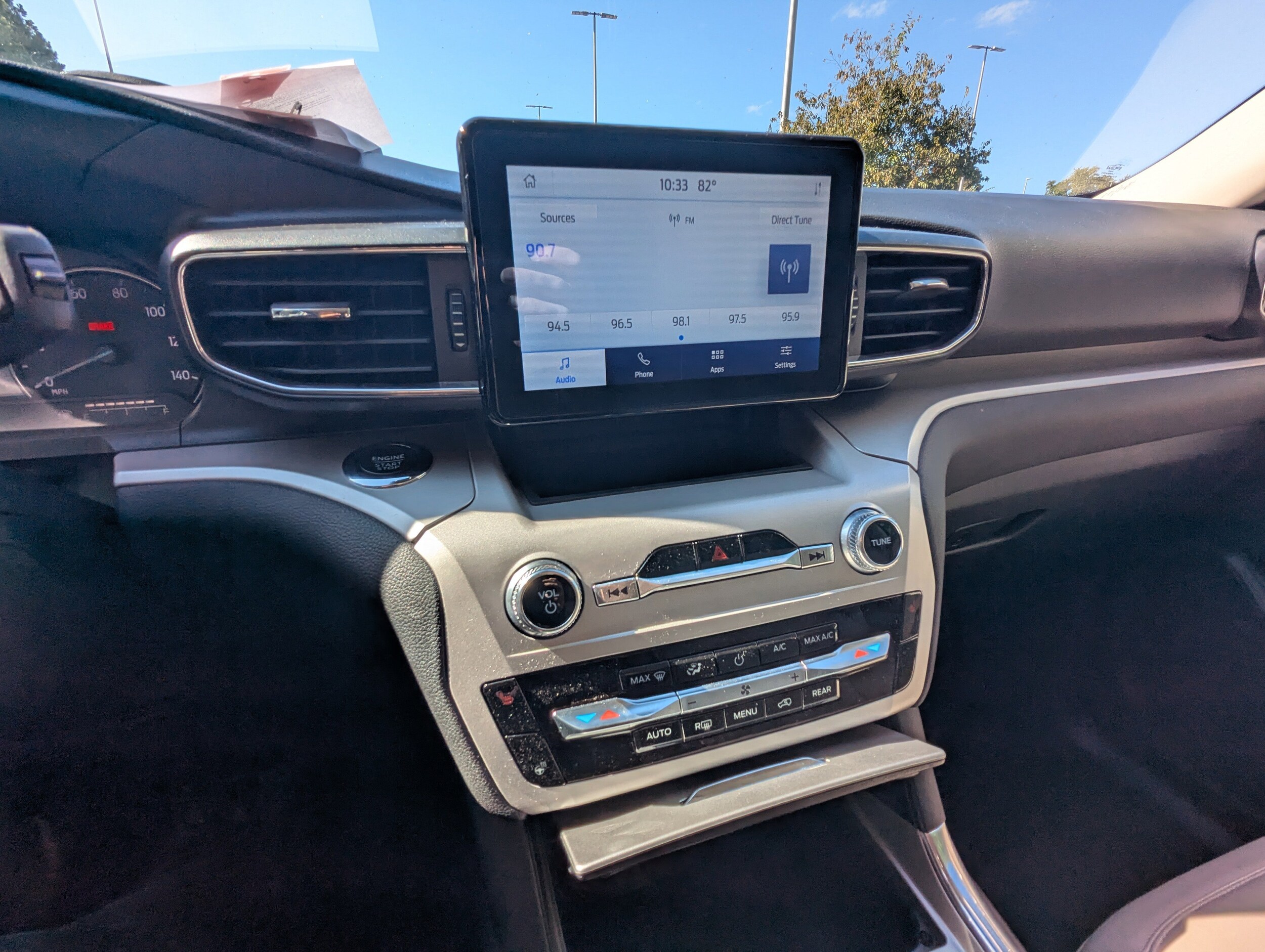 2023 Ford Explorer XLT photo 2