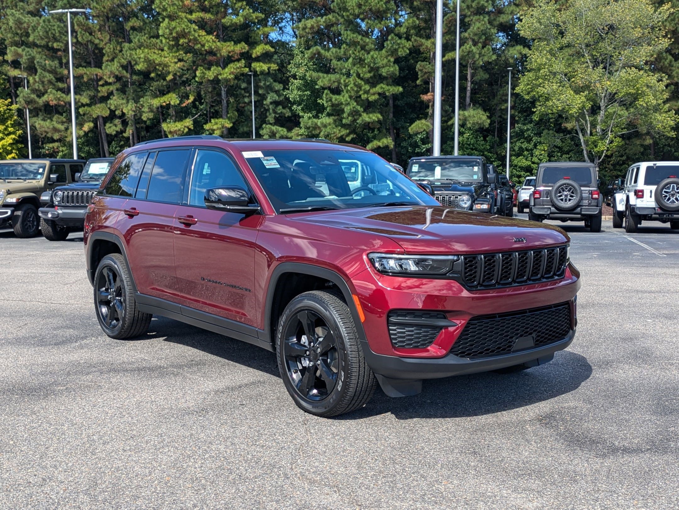 2025 Jeep Grand Cherokee Altitude photo 3