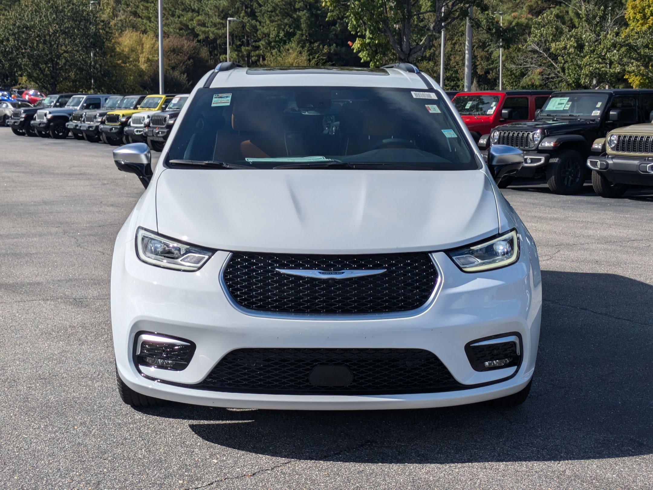 2026 Chrysler Pacifica Pinnacle photo 2