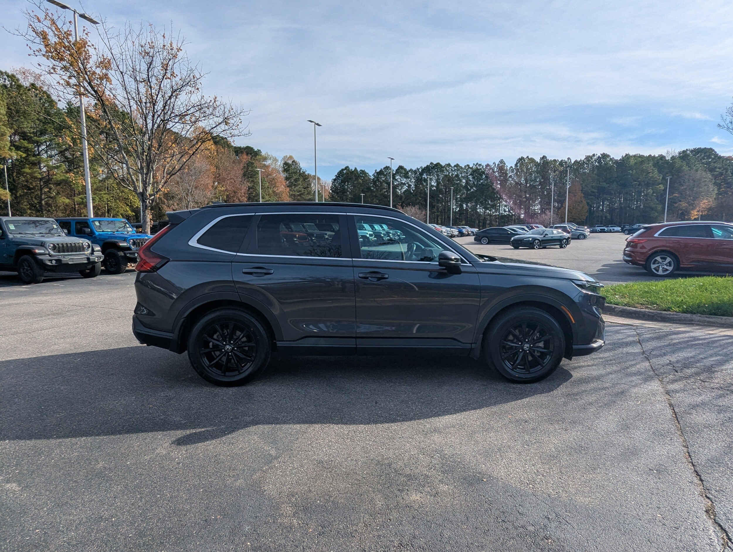 2023 Honda CR-V Hybrid Sport photo 2