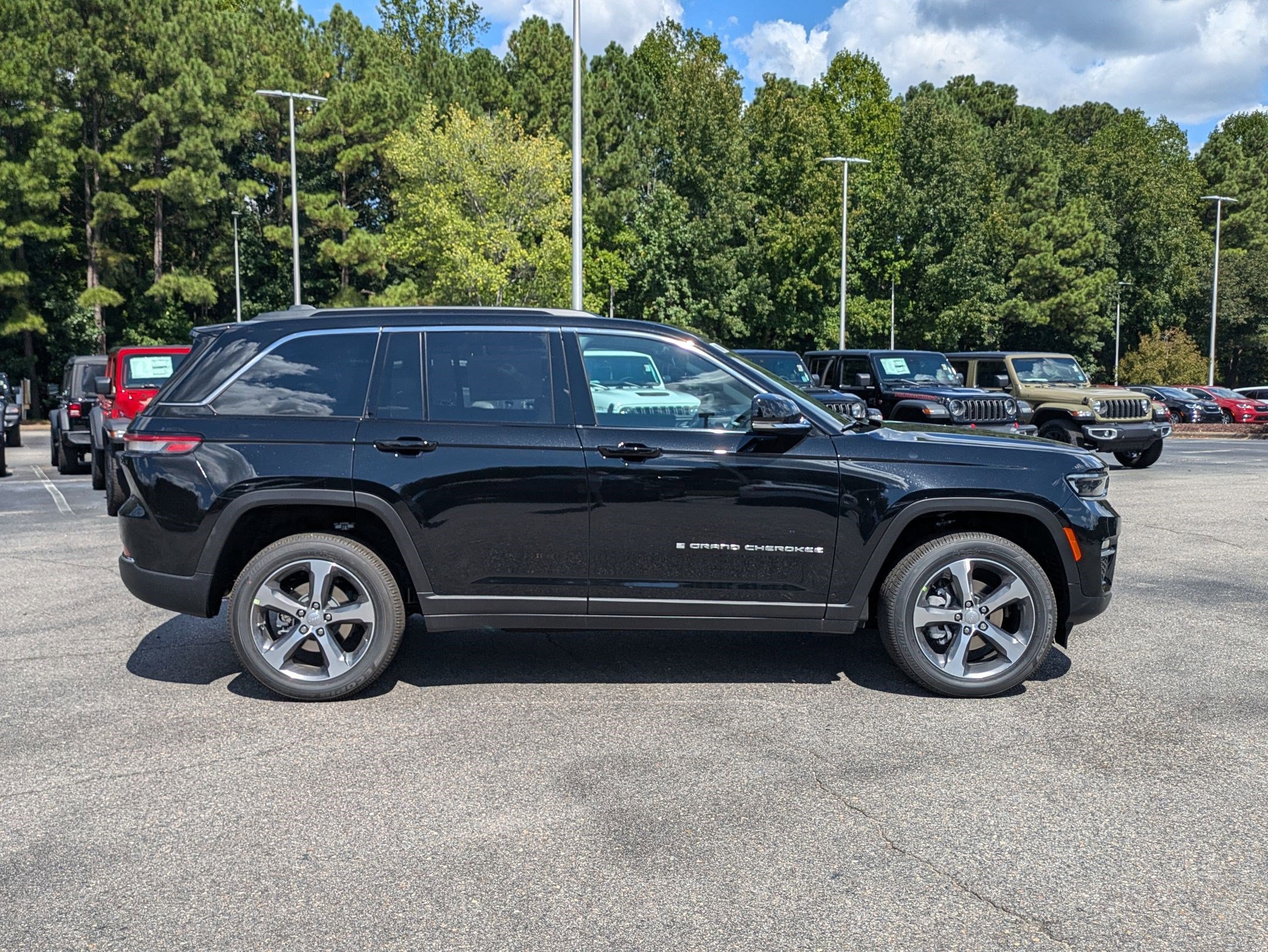 2025 Jeep Grand Cherokee Limited photo 4