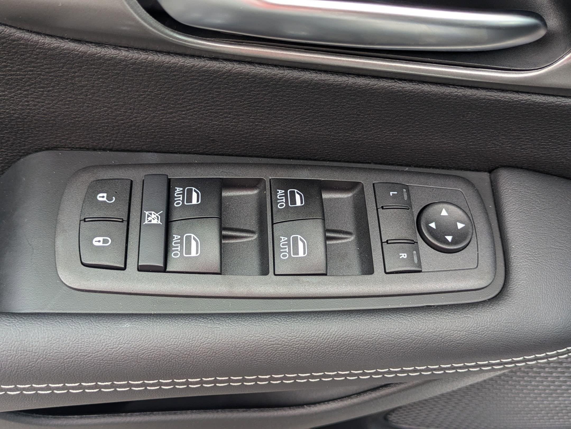 2026 Chrysler Pacifica Select - Photo 21