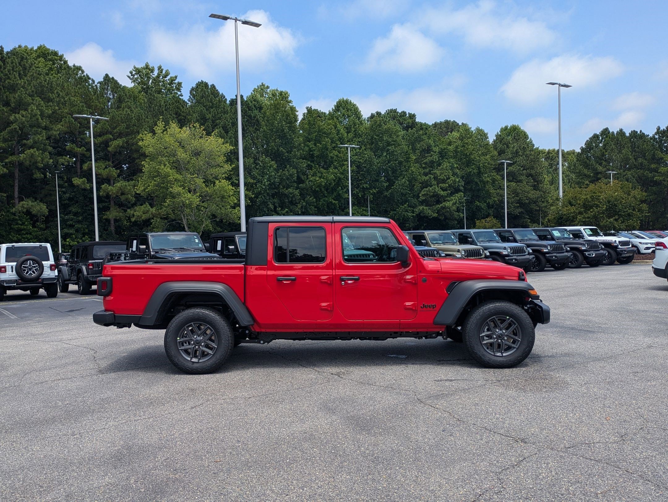 2025 Jeep Gladiator Sport S photo 4
