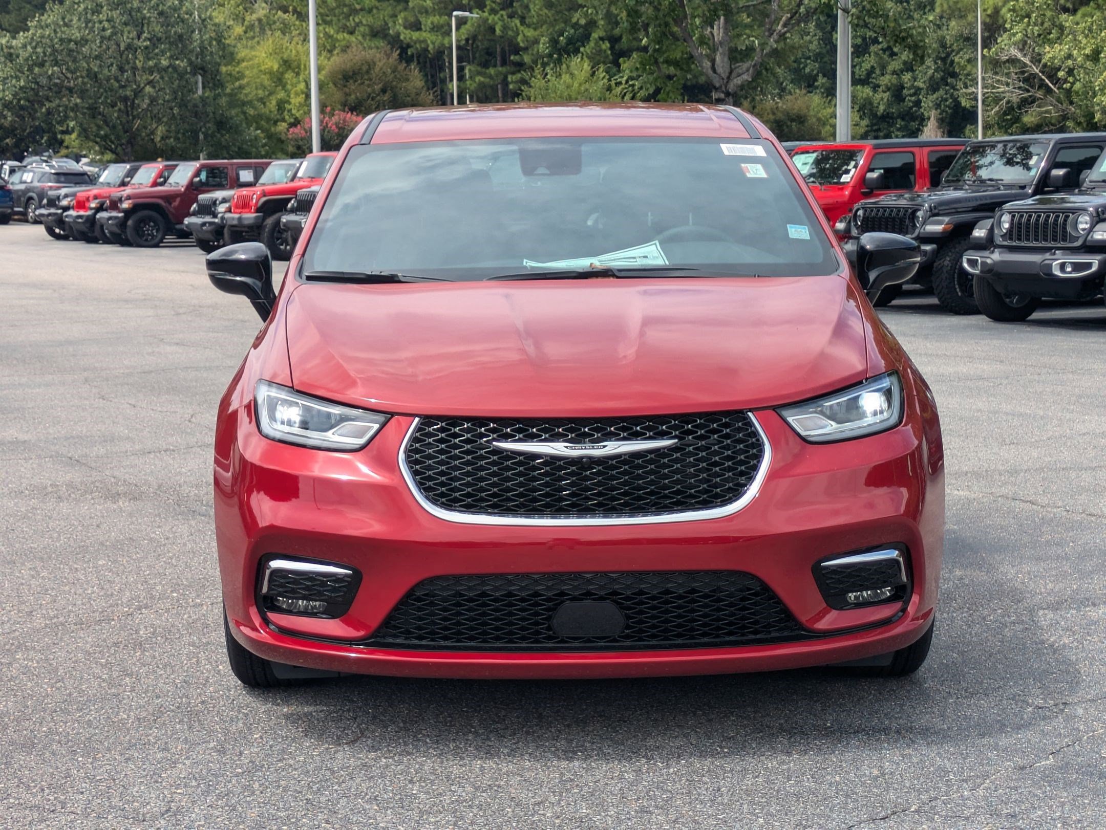 2026 Chrysler Pacifica photo 2