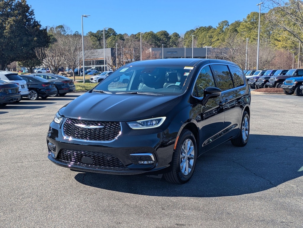 New 2026 Chrysler Pacifica SELECT AWD Passenger Van