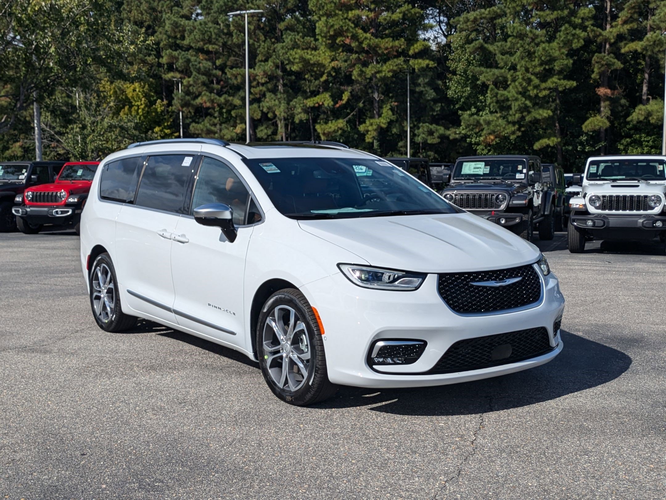2026 Chrysler Pacifica Pinnacle photo 3