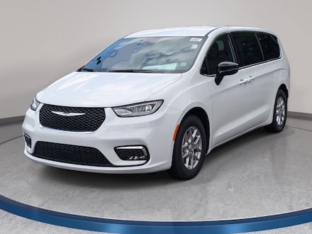 2026 Chrysler Pacifica SELECT Passenger Van