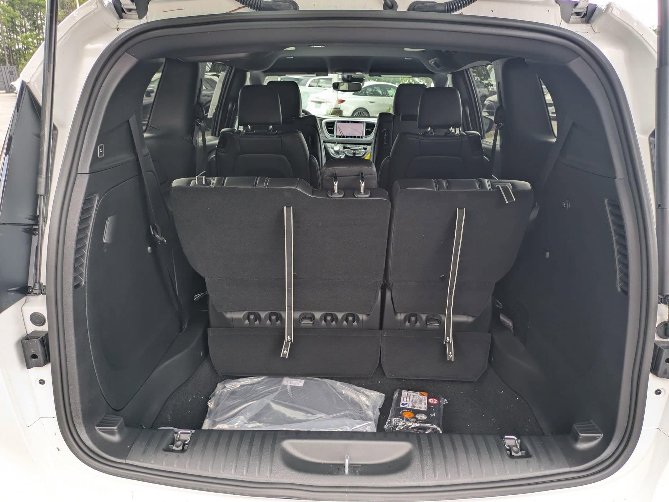 2026 Chrysler Pacifica Select - Photo 27