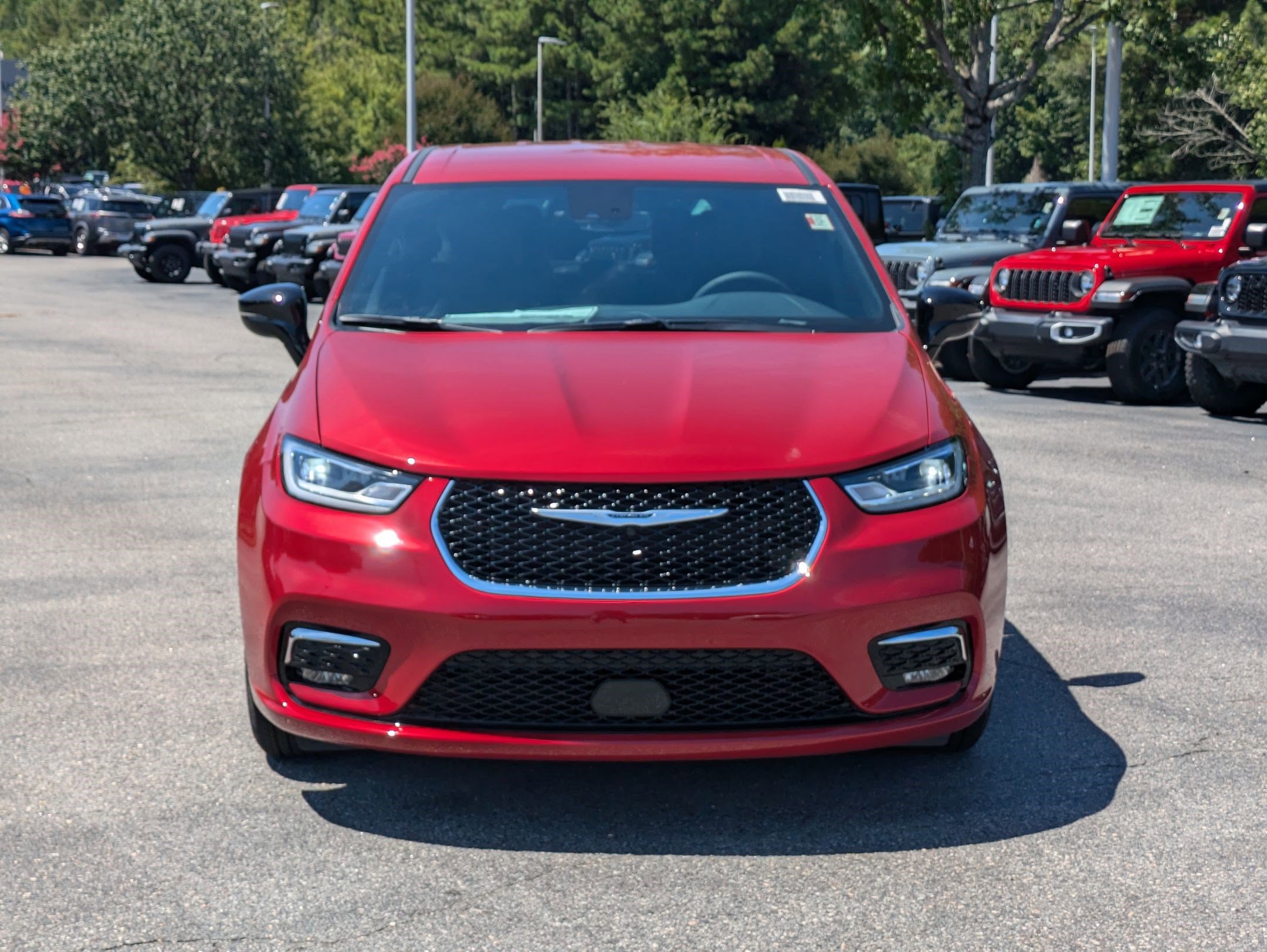 2026 Chrysler Pacifica photo 2