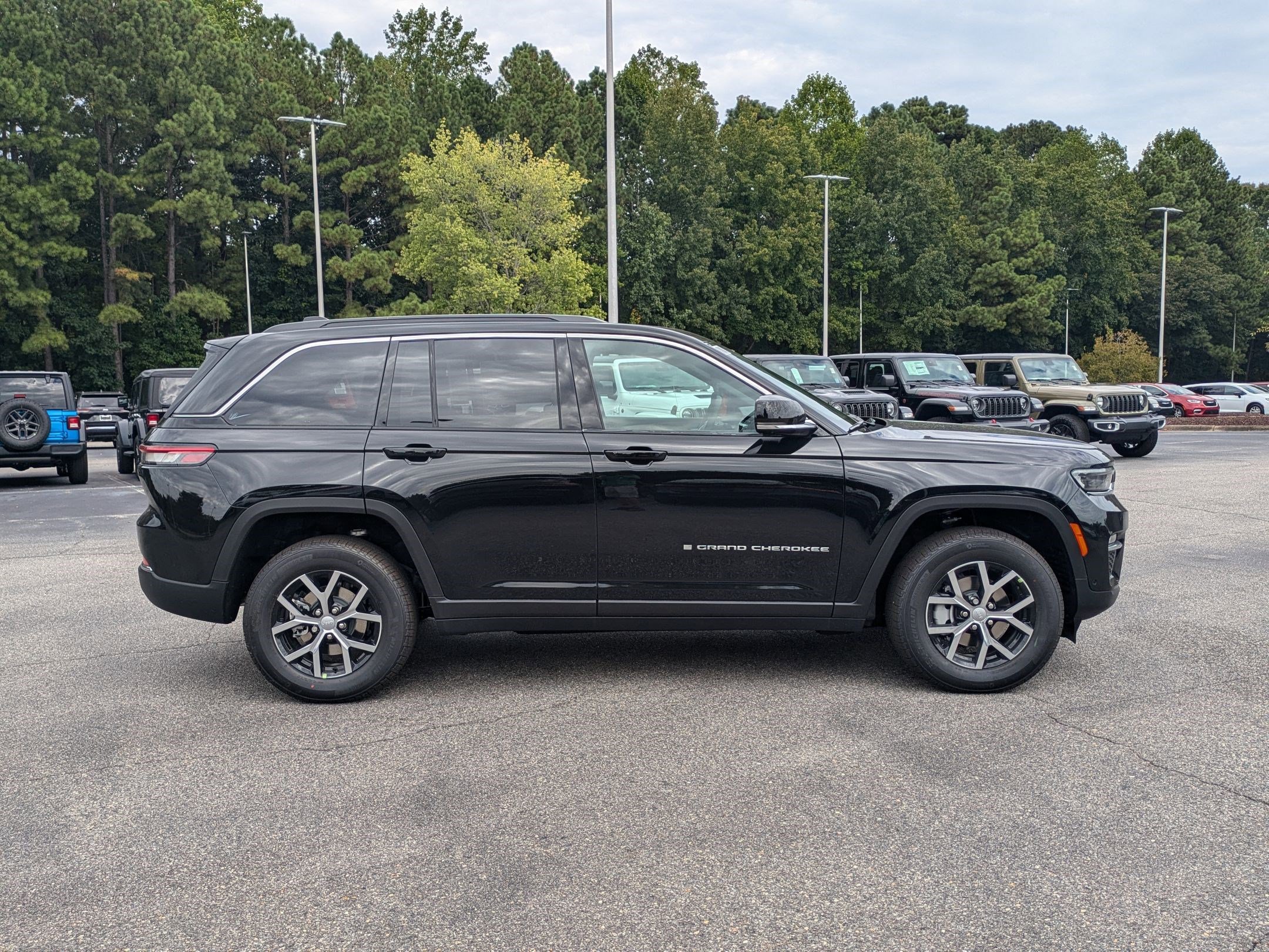 2025 Jeep Grand Cherokee Limited photo 4