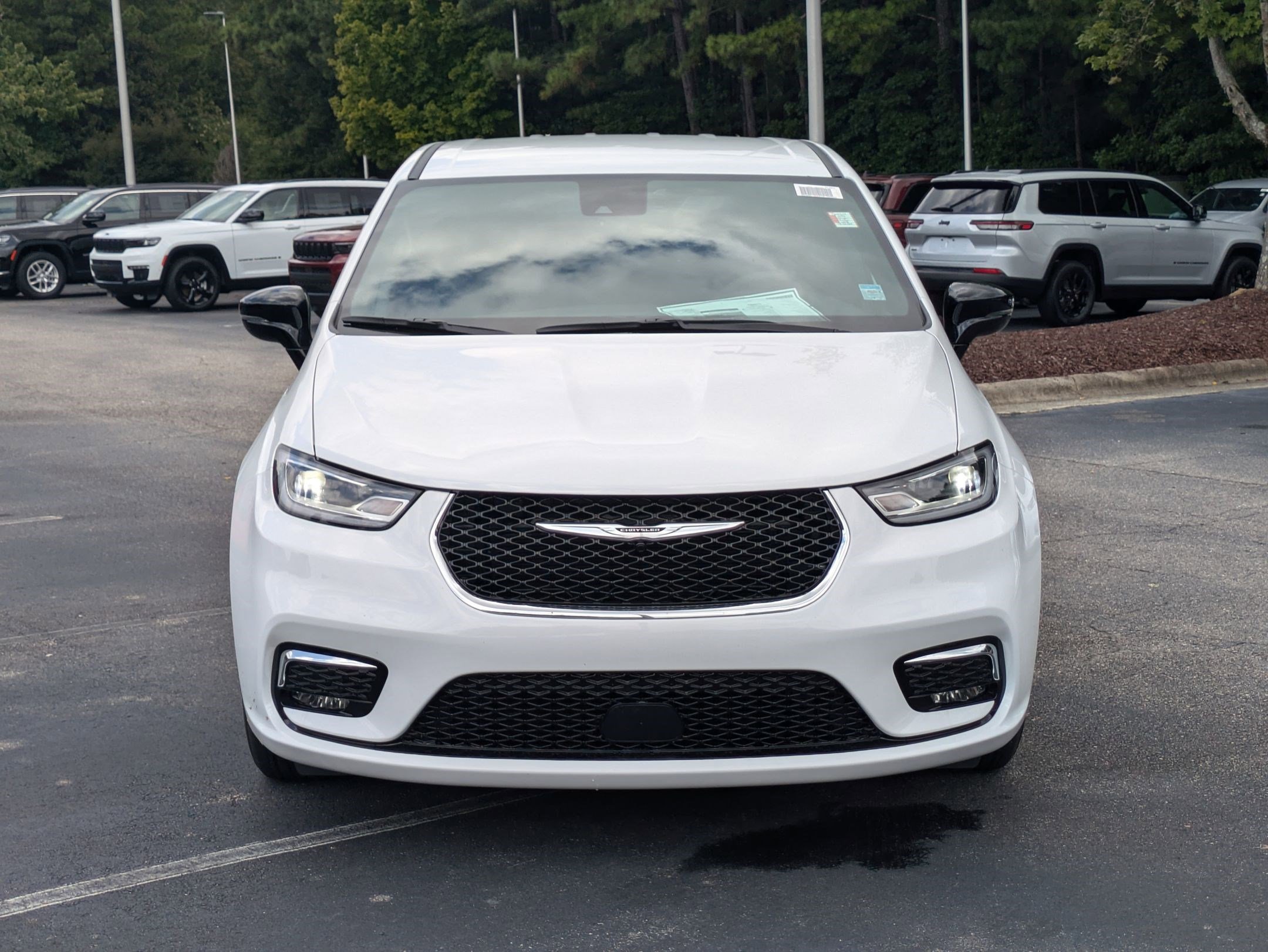 2026 Chrysler Pacifica photo 2