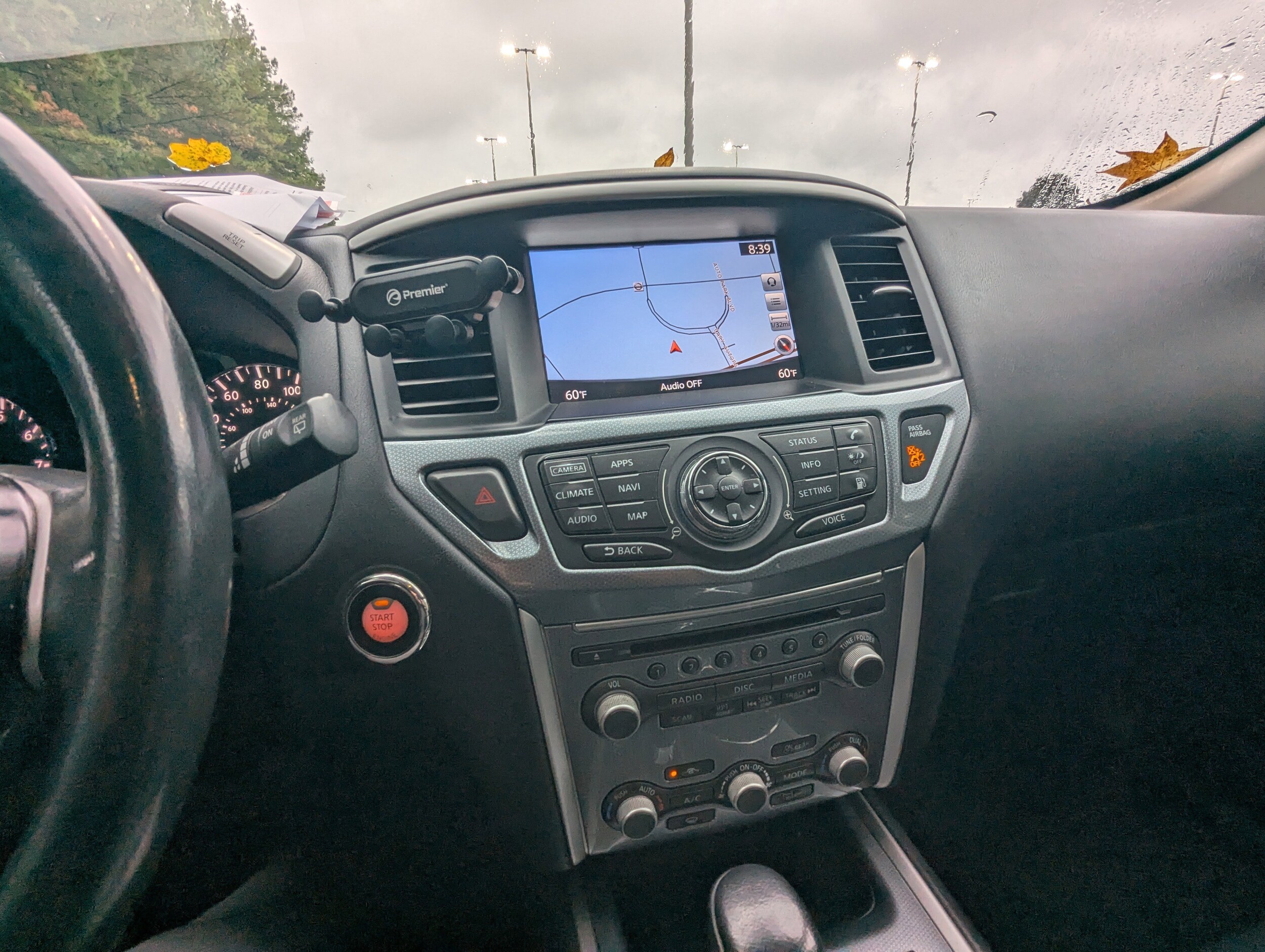 2018 Nissan Pathfinder SL photo 3