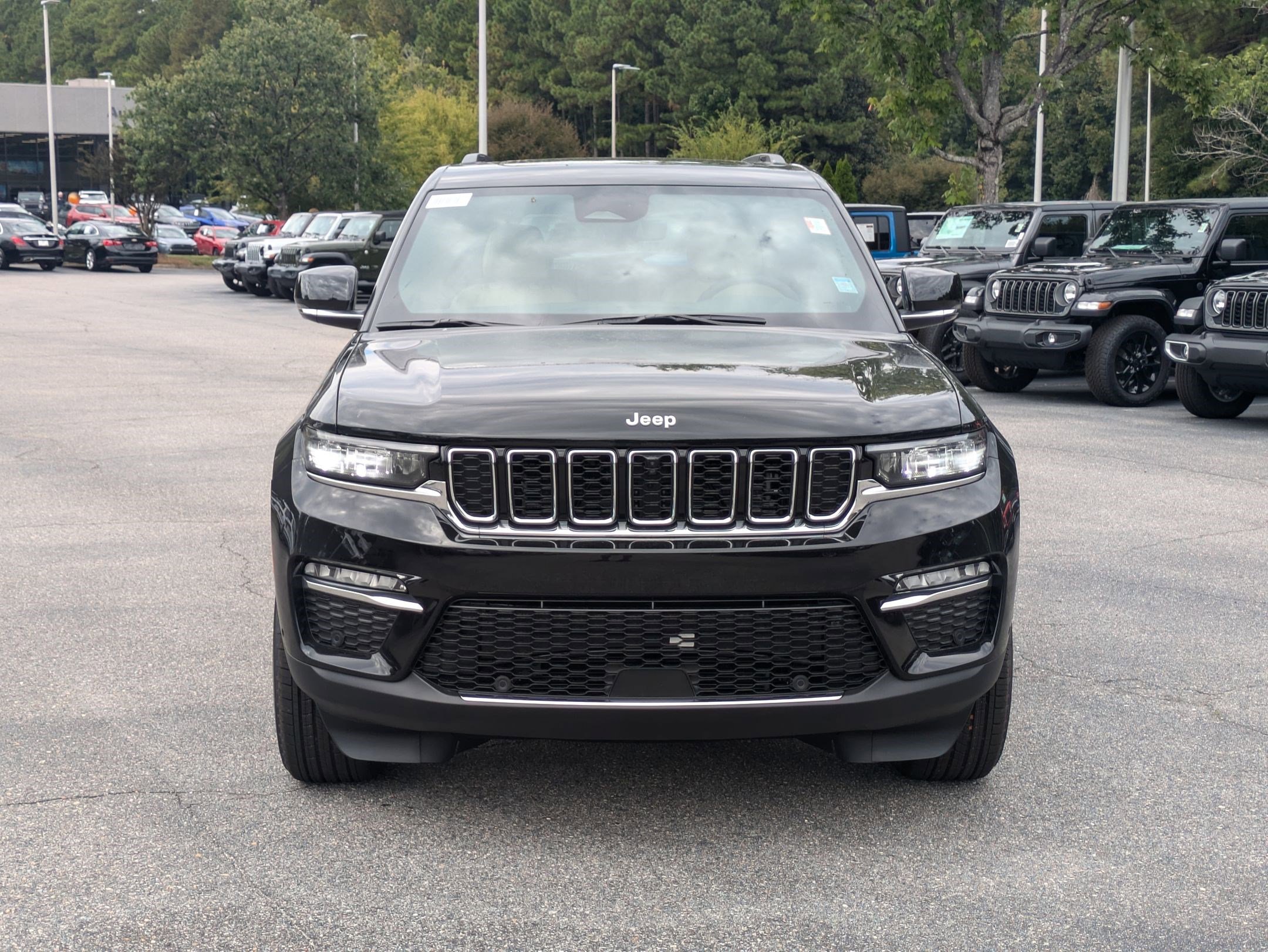 2025 Jeep Grand Cherokee Limited photo 2