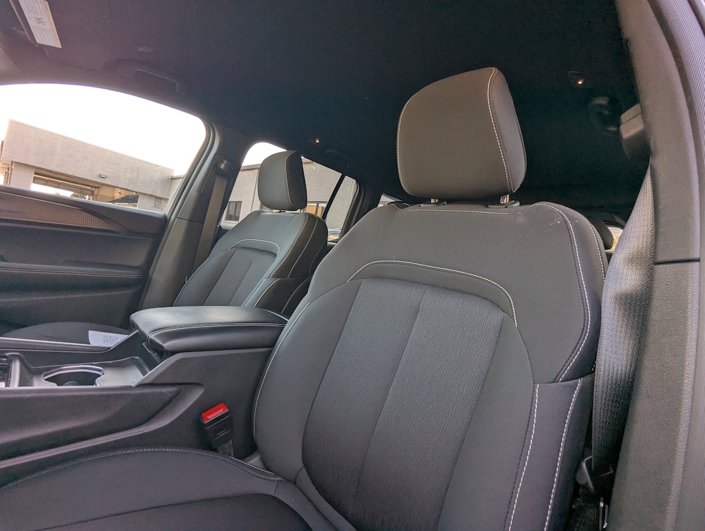 Used 2024 Jeep Grand Cherokee Laredo Laredo 4x4