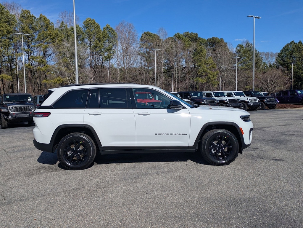 New 2026 Jeep Grand Cherokee LAREDO ALTITUDE 4X4 Sport Utility