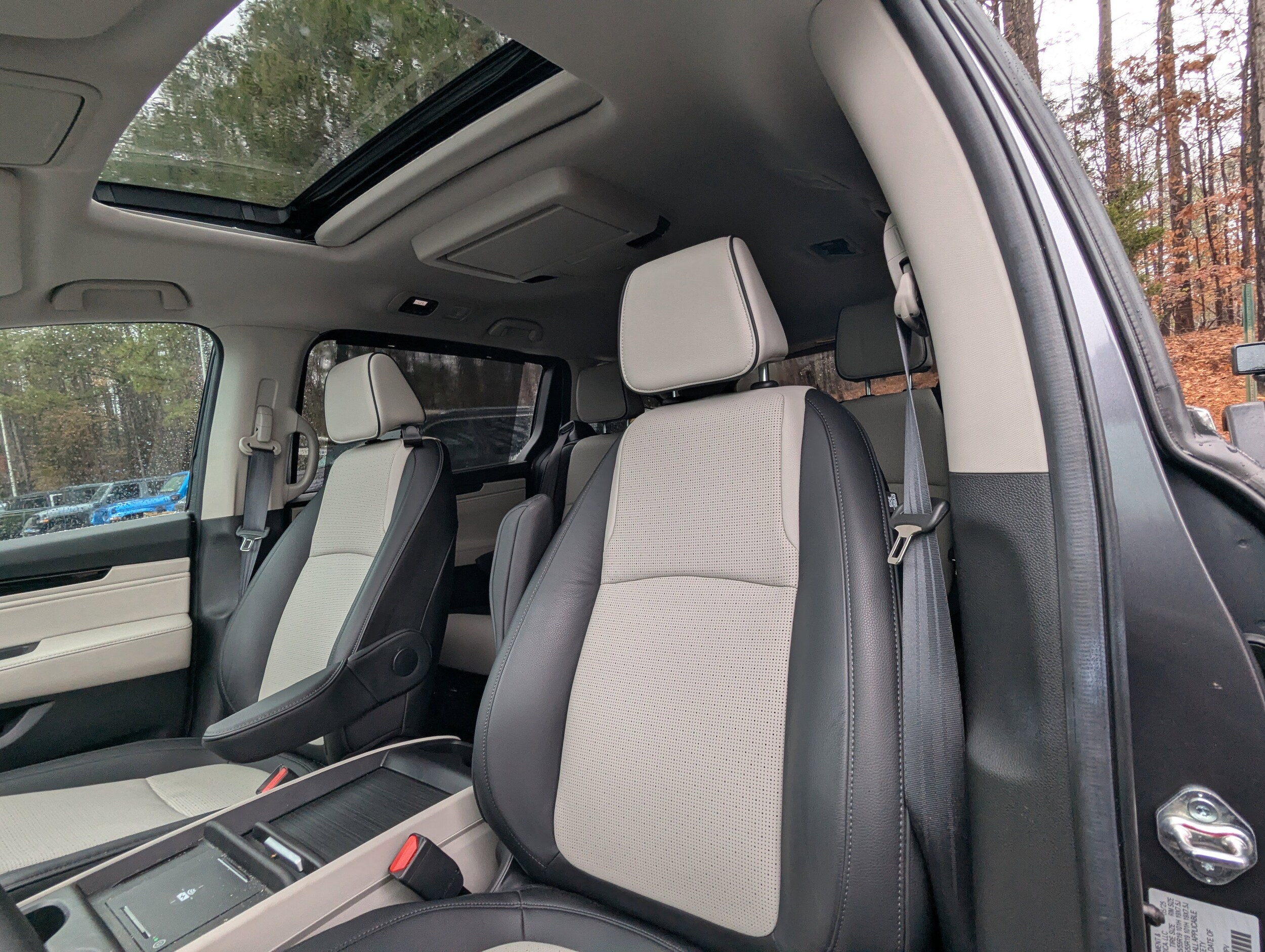 2025 Honda Odyssey Elite photo 2