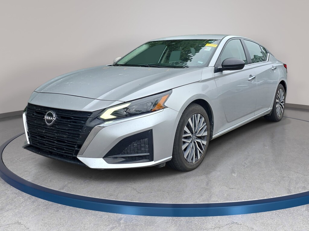 Used 2024 Nissan Altima 2.5 SV Sedan