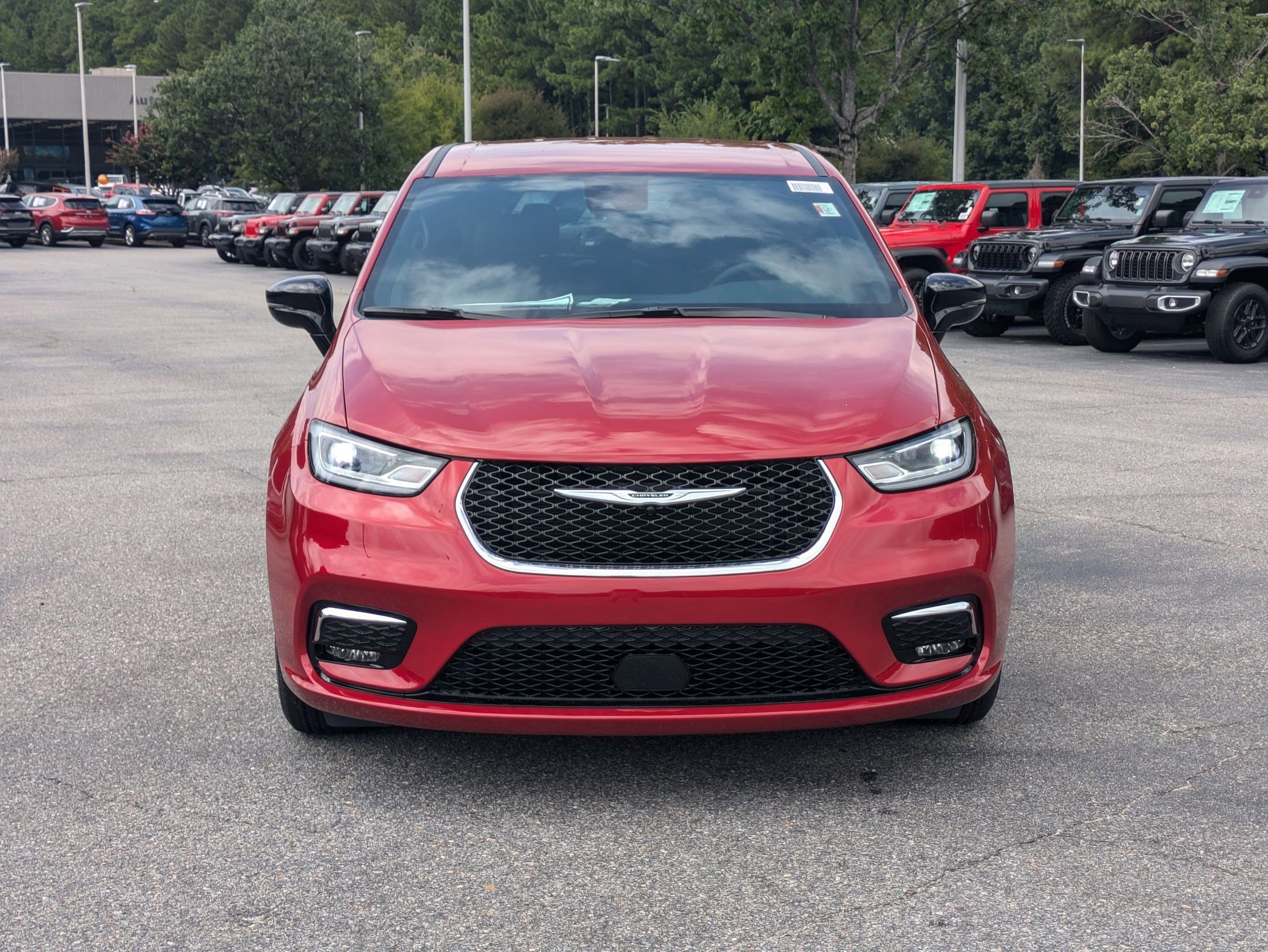2026 Chrysler Pacifica photo 2